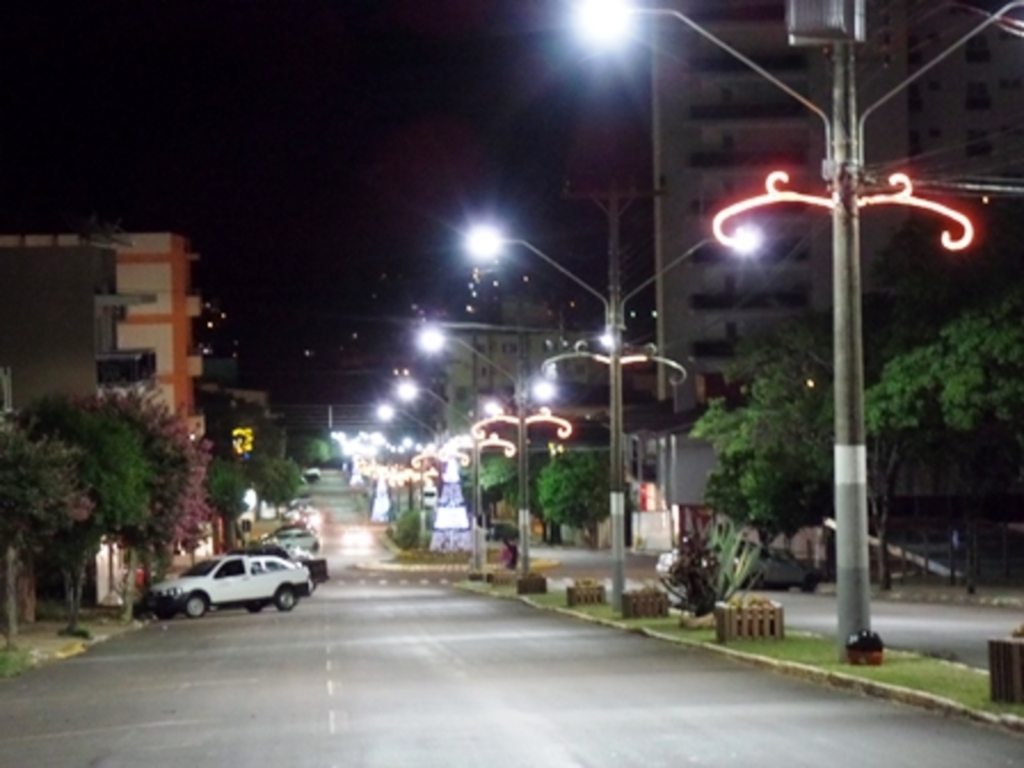 Lâmpadas da Avenida Getúlio Vargas em São Miguel são substituídas