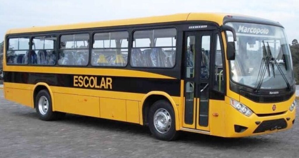 Governo do Estado entrega ônibus escolares para municípios catarinenses