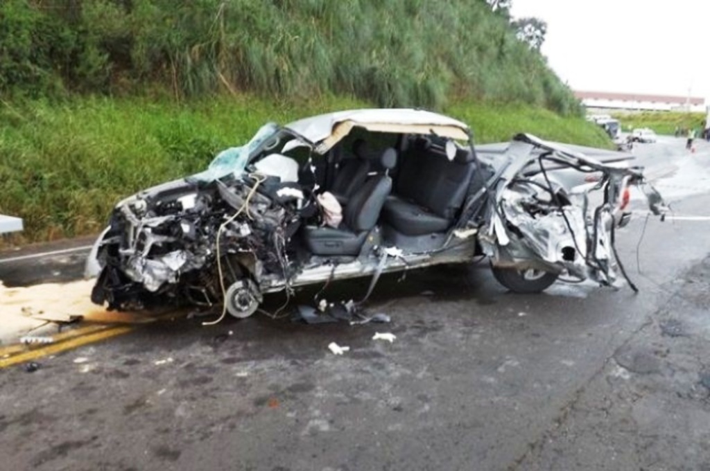 Mulher sofre ferimentos graves após acidente na BR-282