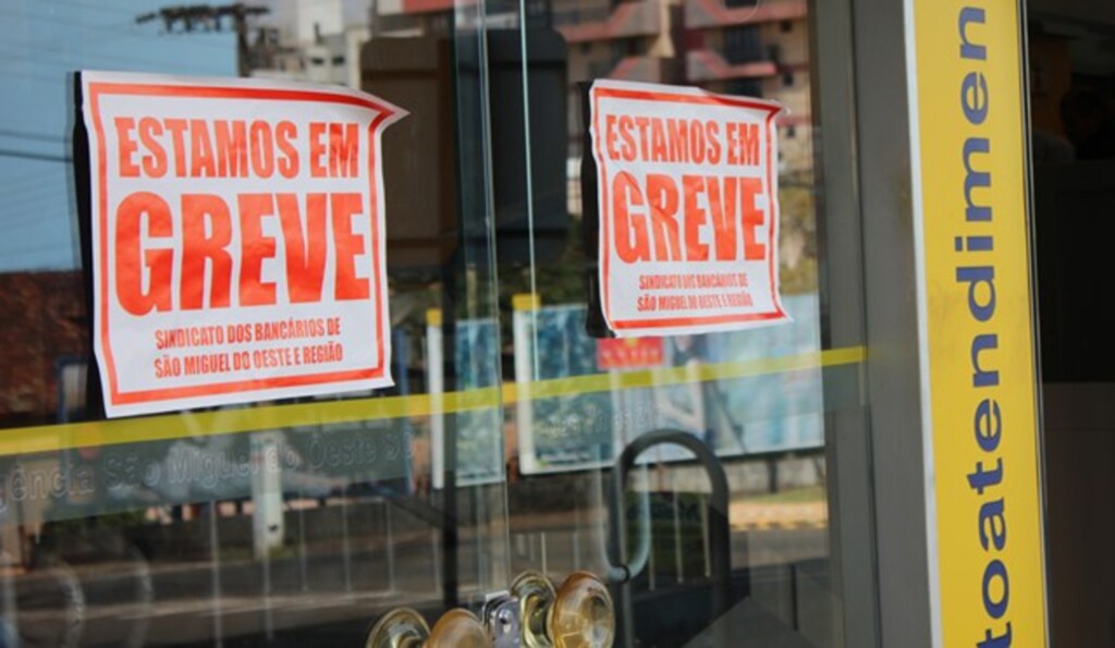 Bancários entram em greve