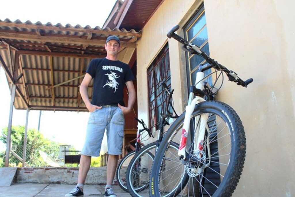 Ciclistas buscam espaço no trânsito