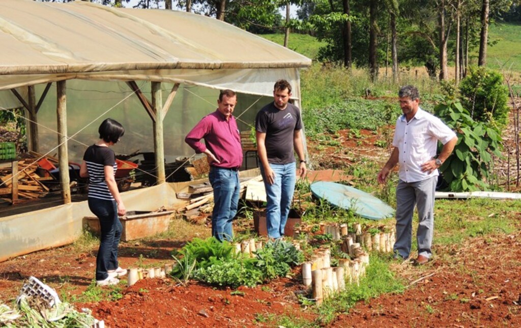 Equipe administrativa de Descanso visita Casa Familiar Rural