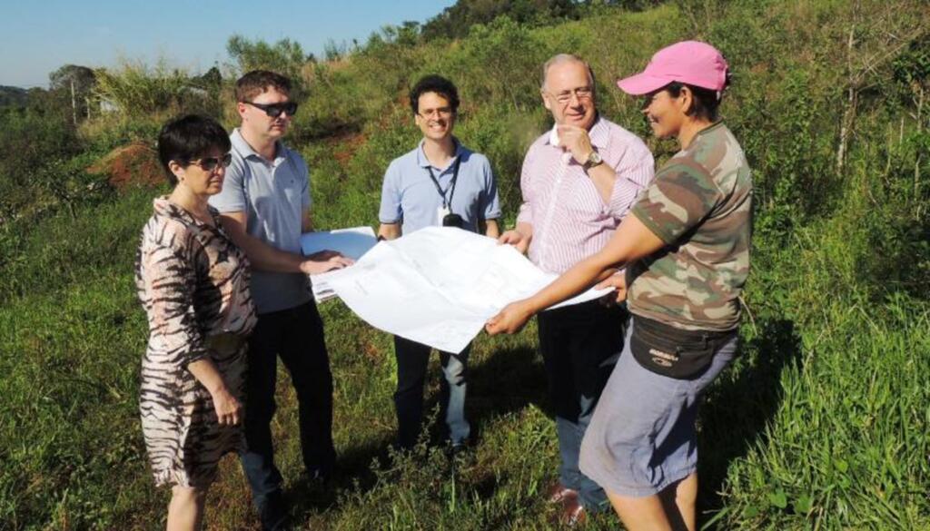 Prefeitura repassa projeto do novo galpão da Acomar