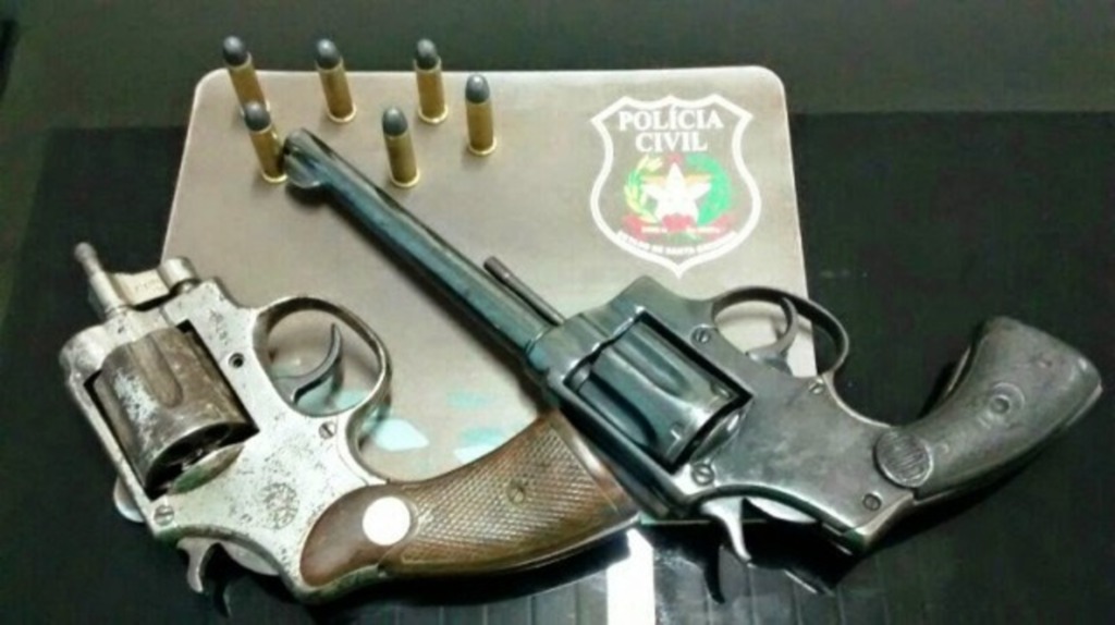 Polícia Civil de Dionísio apreende duas armas de fogo