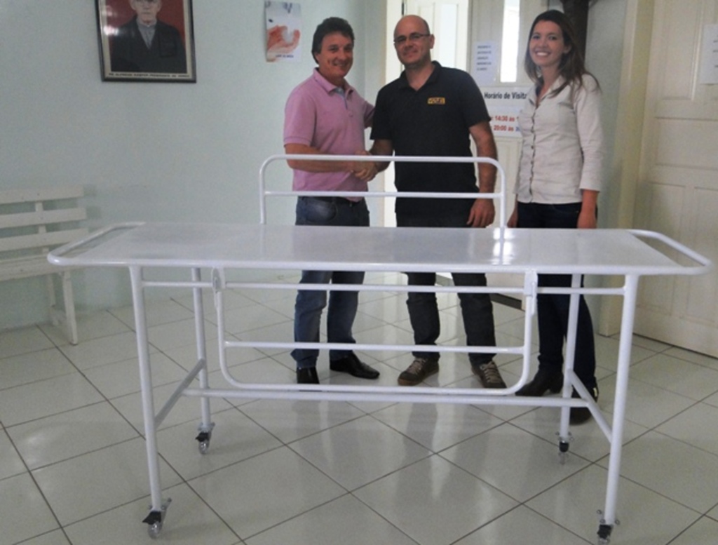 Hospital São Lucas recebe doação de macas