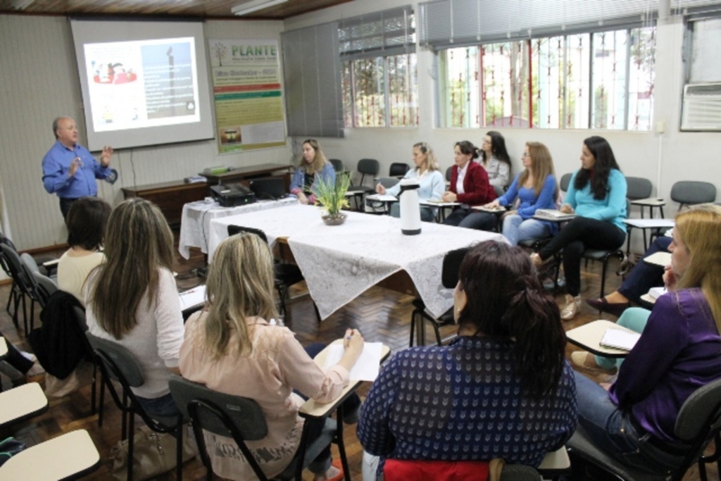 Gered promove encontro sobre gestão escolar