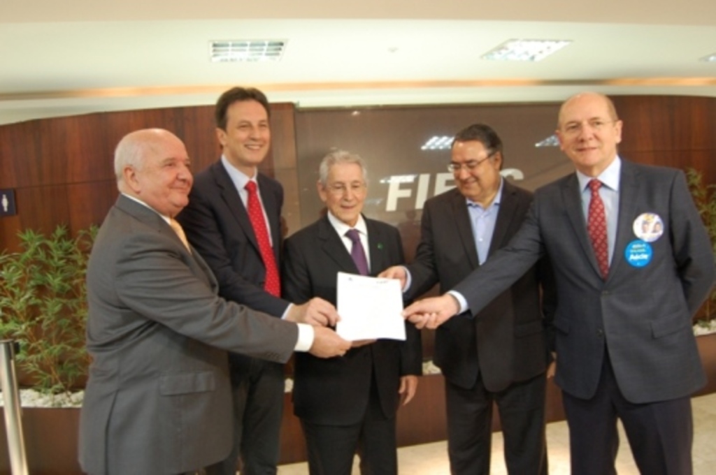 Fiesc e Adjori entregam o Manifesto do Pacto a candidatos