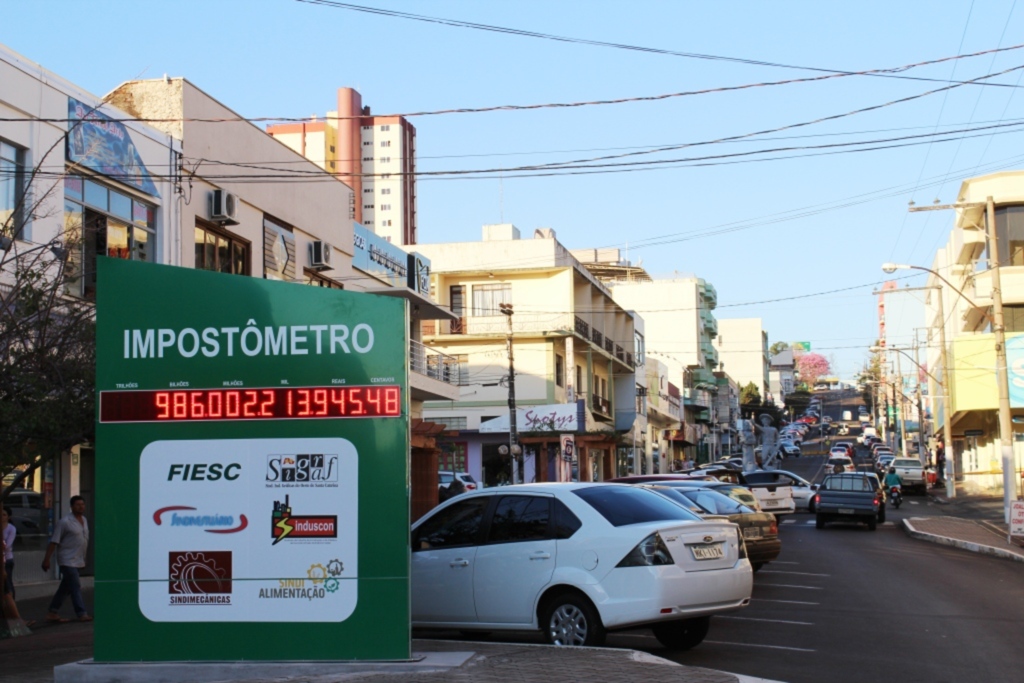 Impostômetro é instalado no centro de São Miguel do Oeste