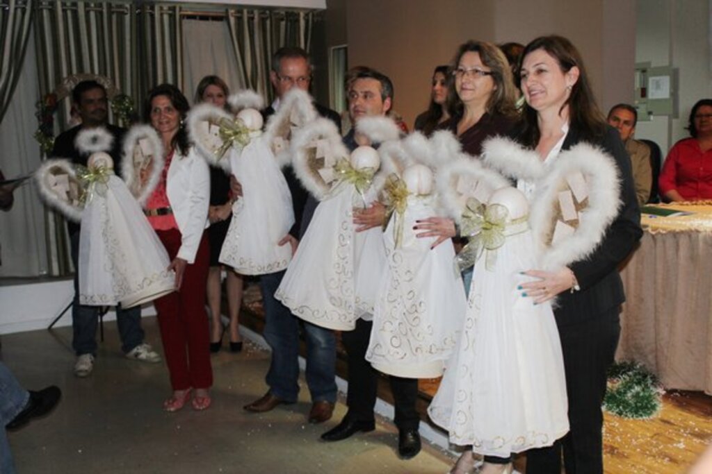 Folha do Oeste - Anjos foram entregues para empresários