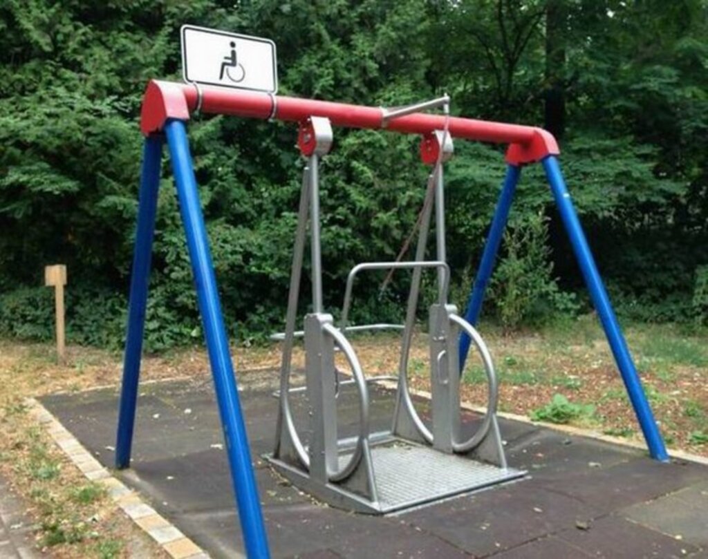 Divulgação - Brinquedo garante a diversão de crianças que possuem problemas motores