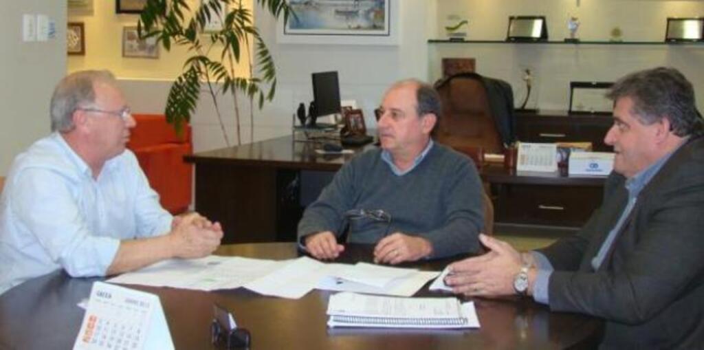 Divulgação - Prefeito se reuniu com o presidente da Fecomércio, Breithaupt, e com o diretor regional do Sesc, Martins
