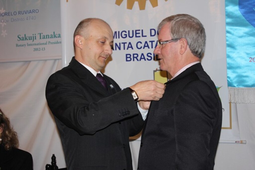 Folha do Oeste - Roberto Carlos Basso passou a presidência para Luiz Guerini