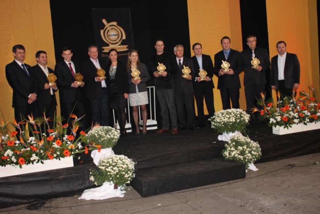 Folha do Oeste - Os premiados da noite