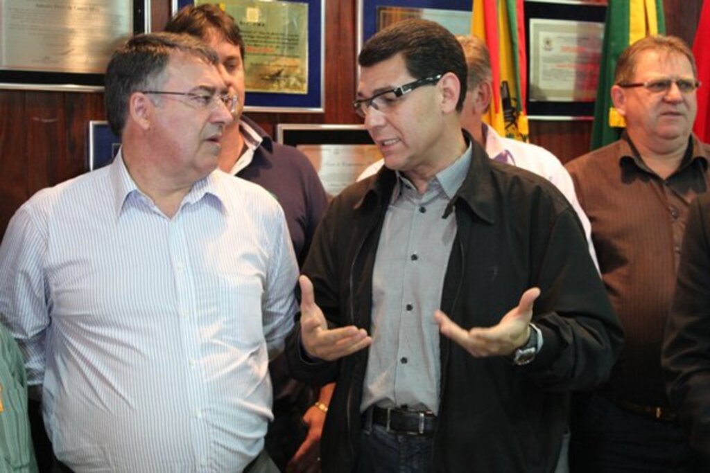 Folha do Oeste - Governador com o prefeito Plínio de Castro