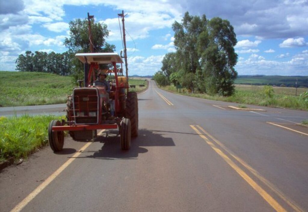 Divulgação - O emplacamento não é obrigatório e somente será exigido em tratores que circularem em vias públicas