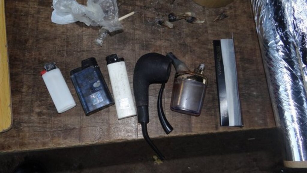 Polícia Militar - Materiais utilizados para a venda e consumo também foram apreendidos