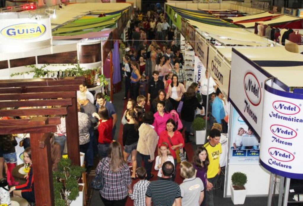 Folha do Oeste - Tempo colaborou para a realização da feira