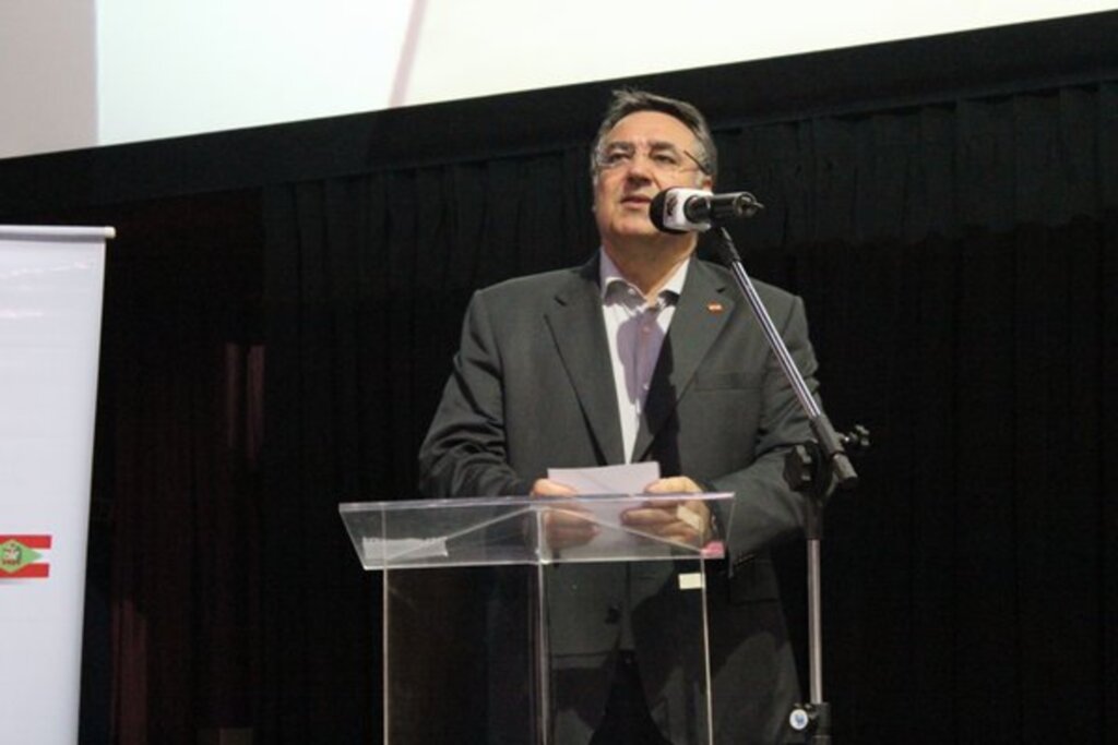 Folha do Oeste - Ações do governo foram relatadas durante a palestra de Colombo