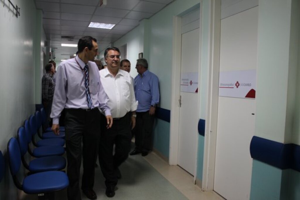 Folha do Oeste - Estruturas do hospital foram apresentandas pela direção ao Chefe de Estado