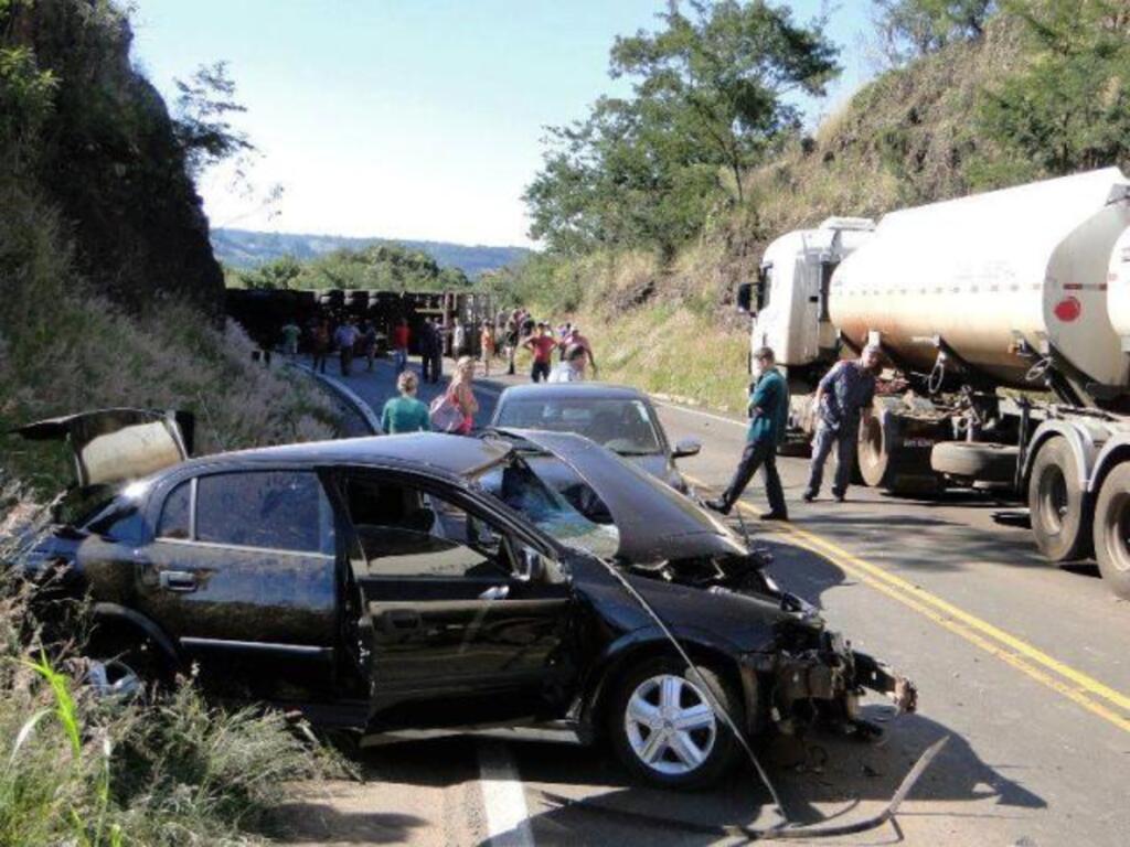 Ivan Guilherme/Rede Peperi - Acidente foi próximo ao local conhecido como 