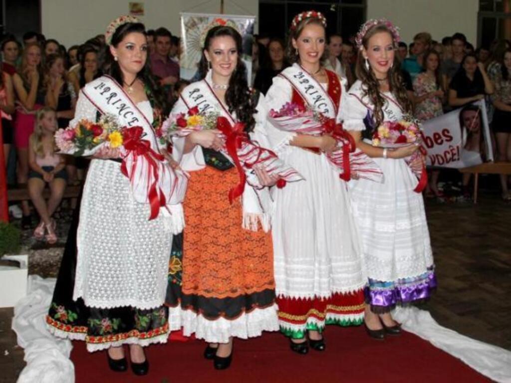 Ascom Prefeitura de São João do Oeste - Desfile foi realizado no último sábado, dia 06.