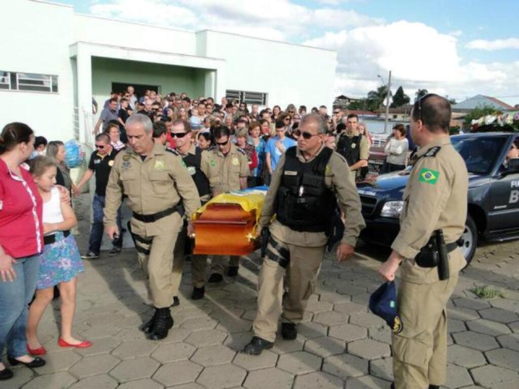 PRF - PRF Maurício Wojciechovki morreu após ser atropelado por uma carreta na BR-158