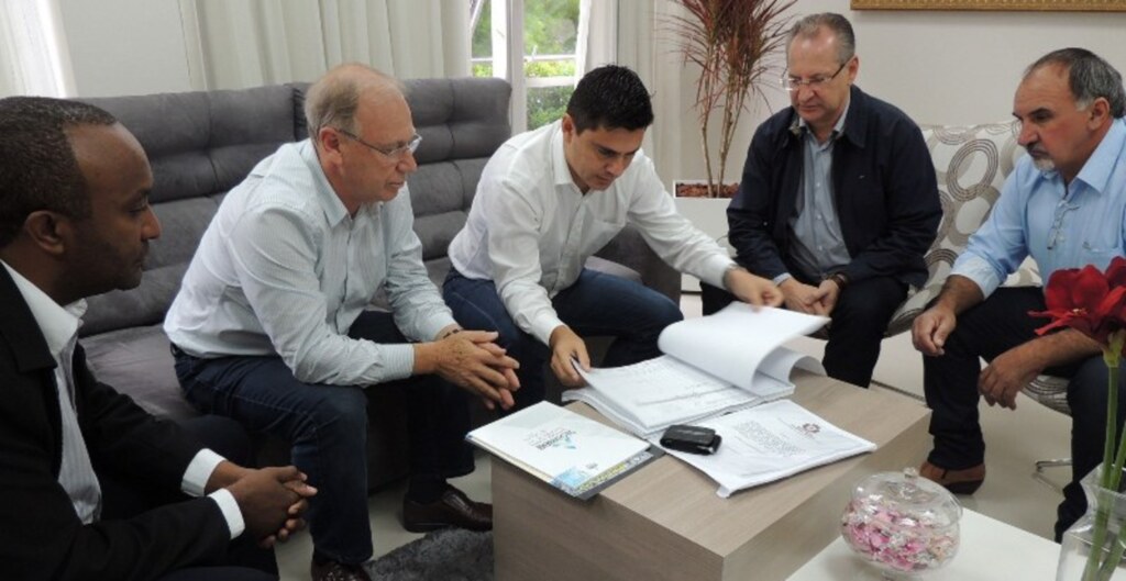 Ascom Prefeitura de São Miguel do Oeste - Autoridades conheceram detalhes de um dos projetos mais esperados pela população local e regional