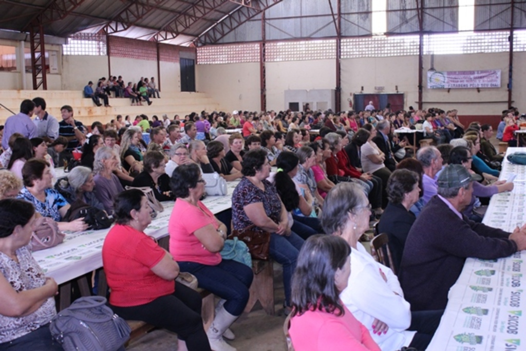 Folha do Oeste - Encontro em sua 17ª edição, reuniu mulheres de 19 municípios da Associação de Sindicatos das Três Fronteiras