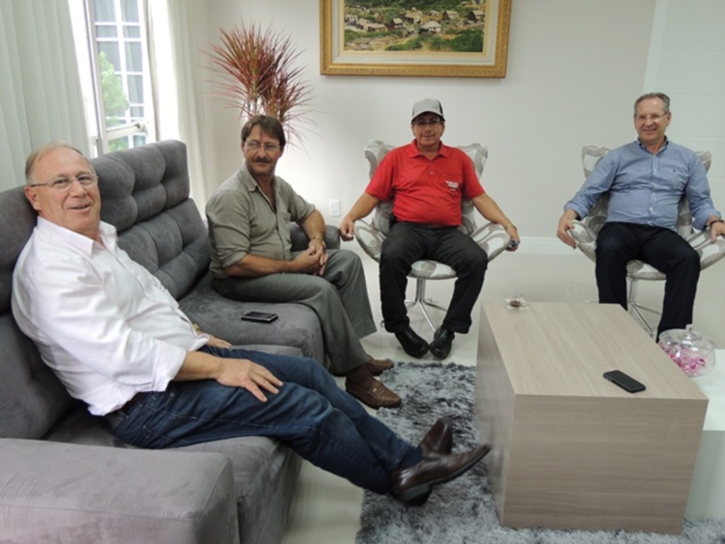 Ascom Prefeitura de São Miguel do Oeste - Autoridades municipais afirmaram que a administração será parceira no 3º Costelão do Trabalhador