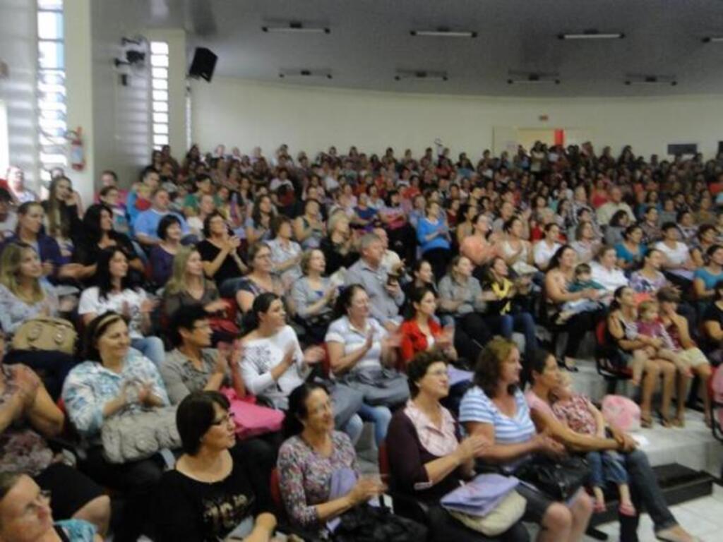 Ascom Prefeitura de Guaraciaba - Mais de 400 pessoas acompanharam a palestra