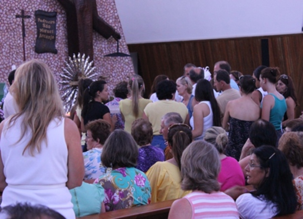 Folha do Oeste - Diversas pessoas prestaram condolências aos familiares e amigos de Isabella Fiorini