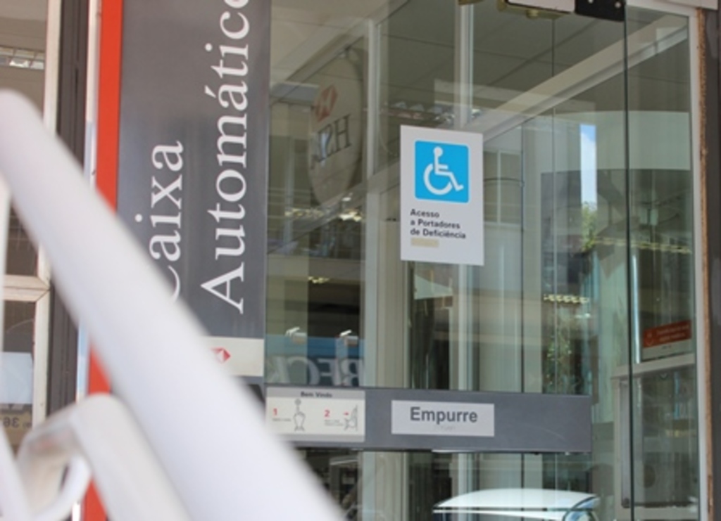 Folha do Oeste - Diversos estabelecimentos já se adequaram para receber portadores de necessidades especiais