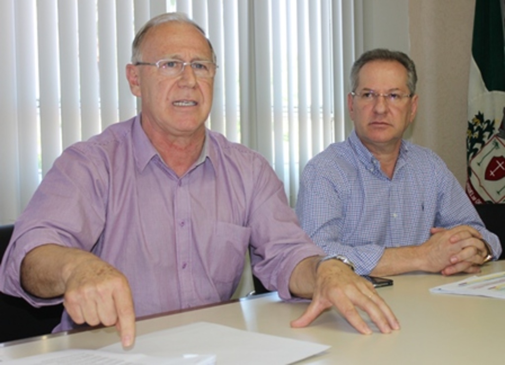 Folha do Oeste - Prefeito Valar e o vice Trevisan divulgaram déficit no caixa da prefeitura em coletiva de imprensa