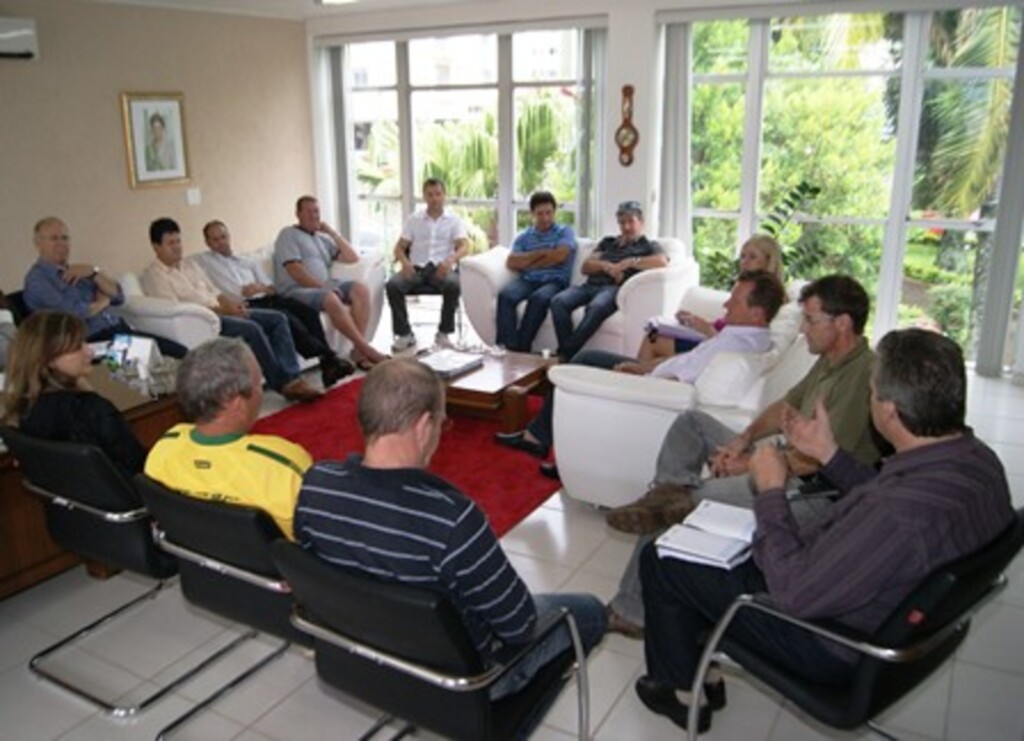 Divulgação - Reunião com os representantes do transporte escolar