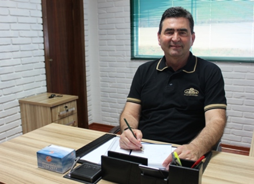 Folha do Oeste - Diretor e presidente da Gran Mestri, Acari Menestrina