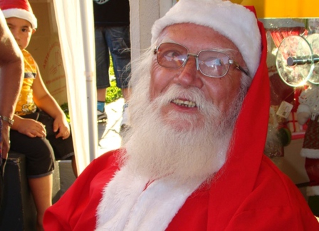Arquivo - Em 2011, Papai Noel do Brasil também fez a festa 
da garotada em frente a Markar