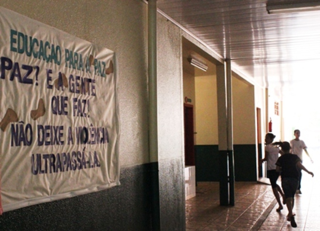 Folha do Oeste - As ações da família e da sociedade, também são questões determinantes nas atitudes violentas de alunos