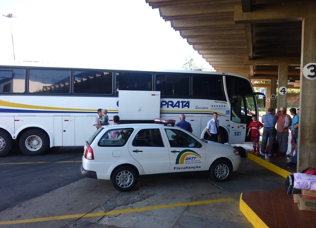 ANTT flagra ônibus que fazia linha clandestina
