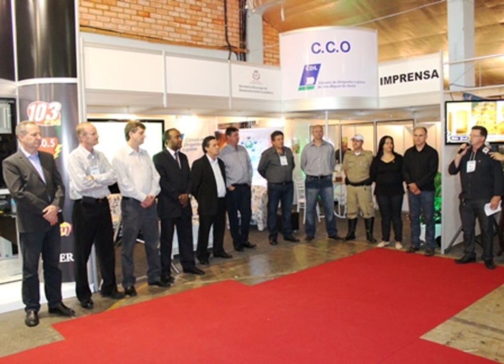 Folha do Oeste - Abertura da feira contou com a presença de autoridades locais