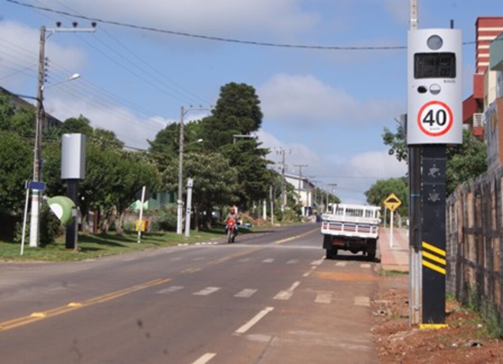 Mais uma lombada eletrônica começa a operar
