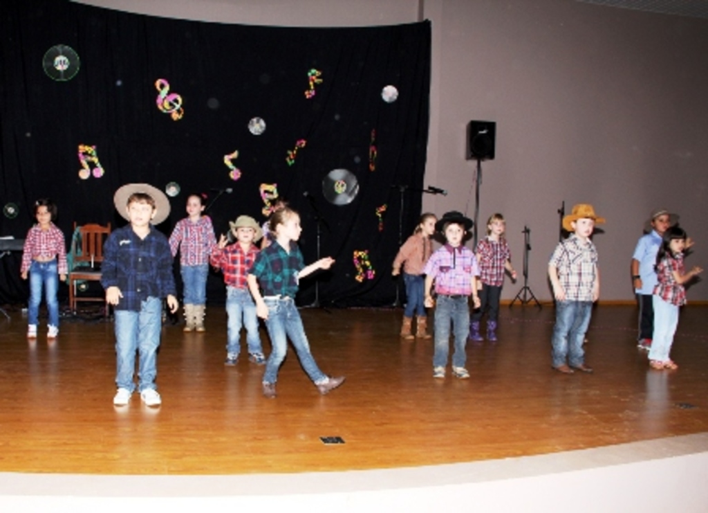 Divulgação - Evento marcou o Dia Nacional da Cultura e colocou em evidência os grupos de música e de dança do município