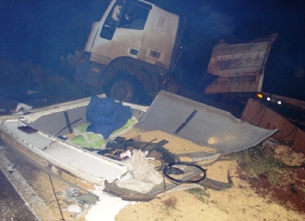 PRF - Veículo saiu da pista e tombou