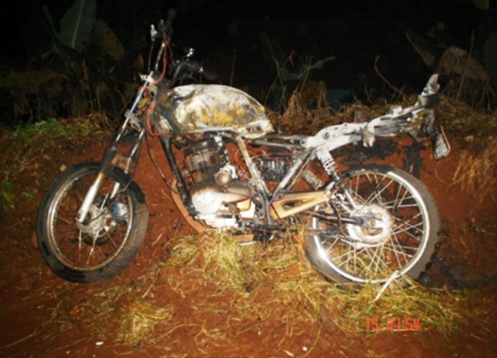 Divulgação - Suspeitos incendiaram motocicleta da vítima