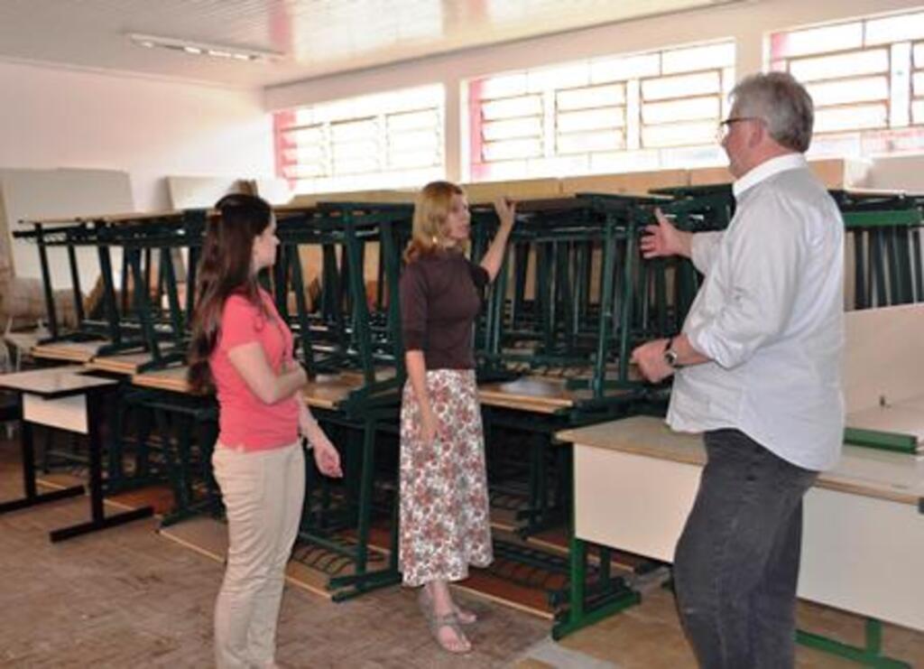 Divulgação - Móveis foram entregues às 19 escolas estaduais da SDR São Miguel do Oeste