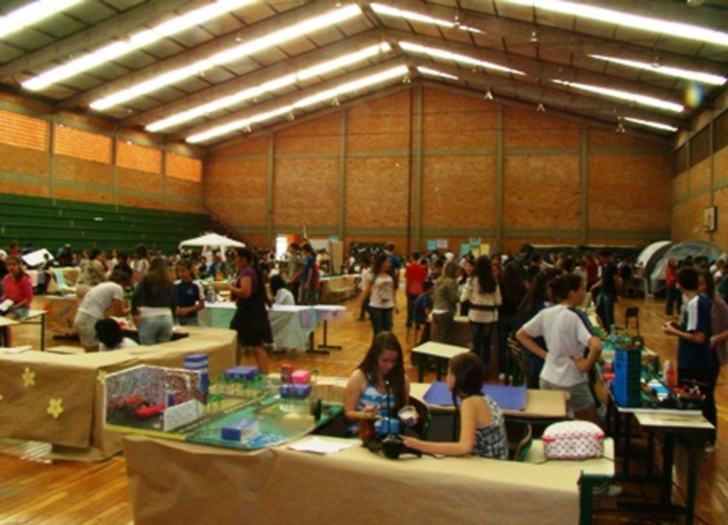 Folha do Oeste - Feria na EEB São Miguel contou com a apresentação de 55 trabalhos