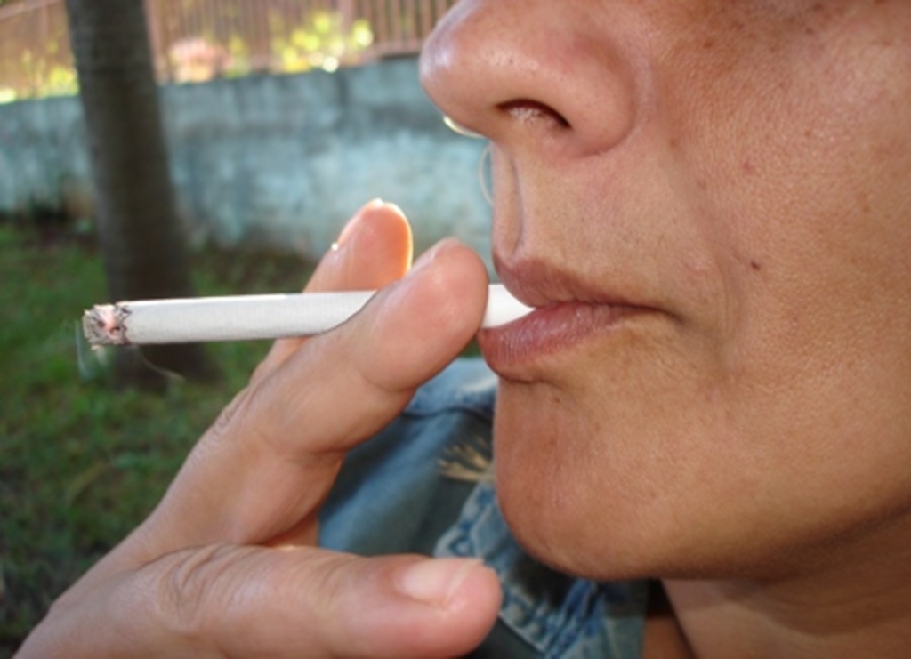 Arquivo/Folha do Oeste - Segundo pesquisas, aproximadamente 47% dos homens e 12% das mulheres do mundo são fumantes