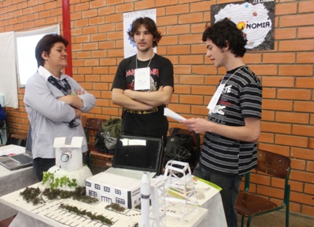 Folha do Oeste - Gerente Nilza acompanhou explanações sobre projetos