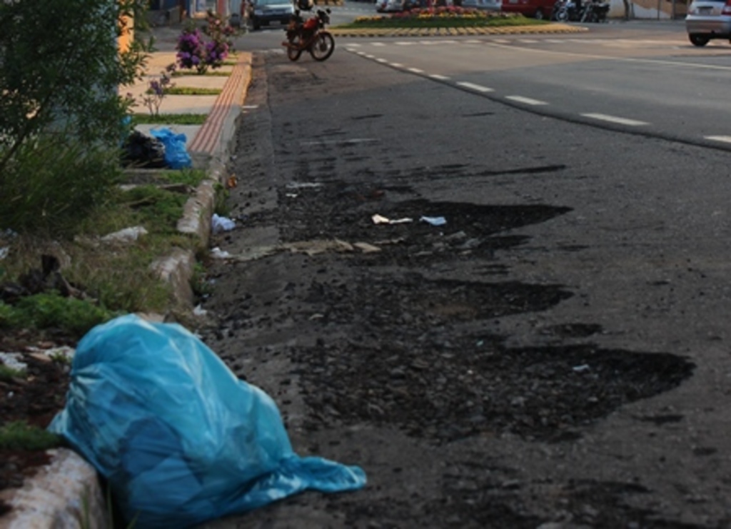 Folha do Oeste - Na região, boa parte das pessoas ainda não dá destino correto aos resíduos que produz