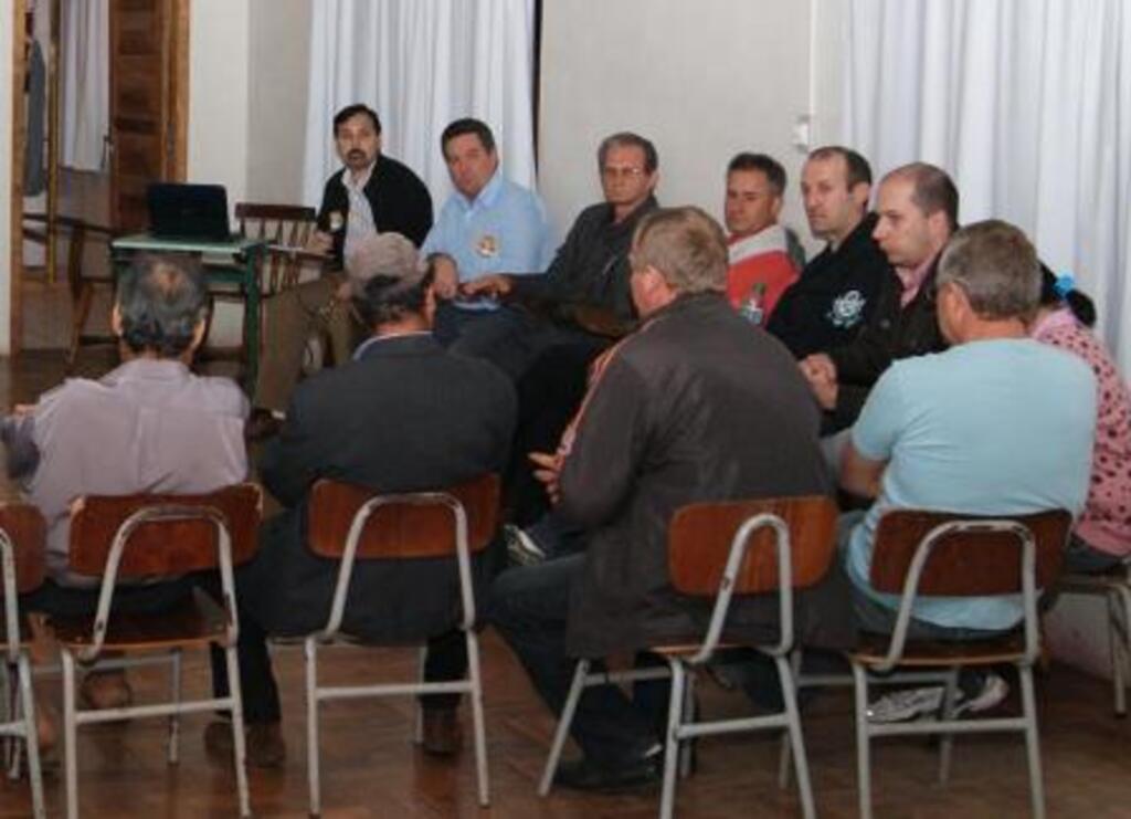 Divulgação - Nelsinho e Caron em encontro com a União das Associações de Moradores de Bairros