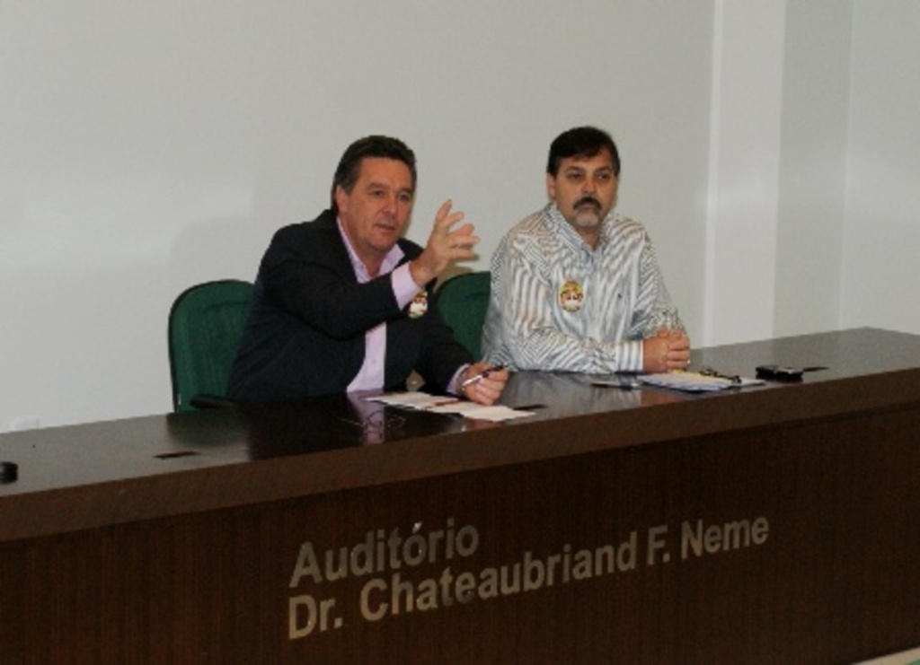 Folha do Oeste - Nelsinho prometeu apoio na construção de hospital